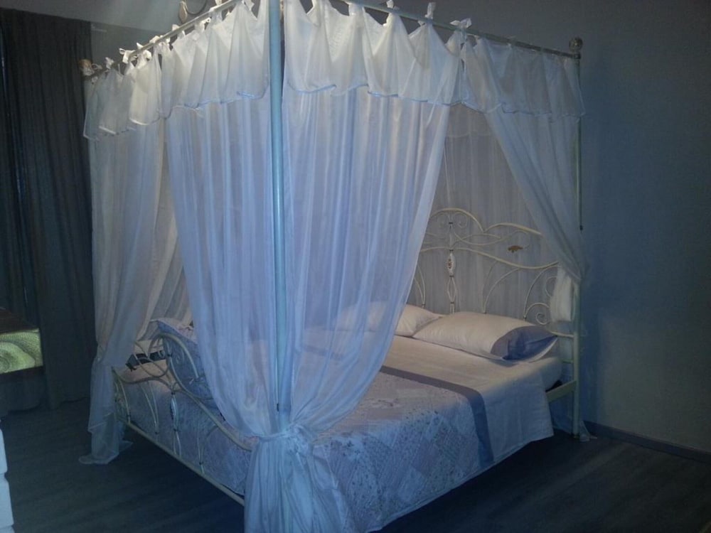Beautiful Holiday Home in Santo Stefano With Swimming Pool photo 2
