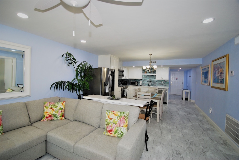 Saida Iii Unit #3306 1 Bedroom Condo by Redawning