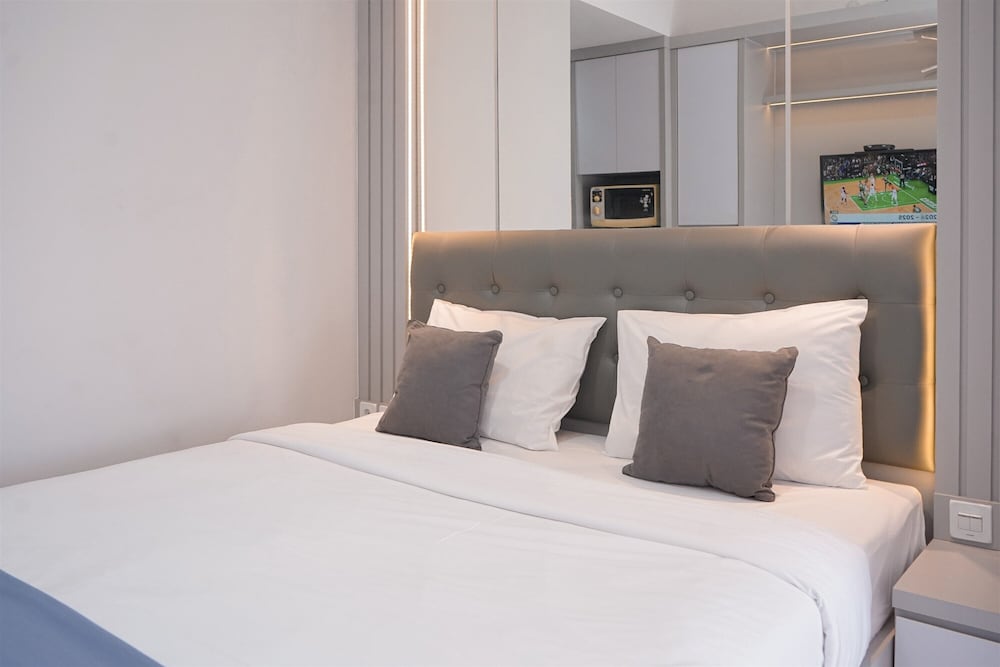 Modern Look Studio Apartment At Transpark Bintaro