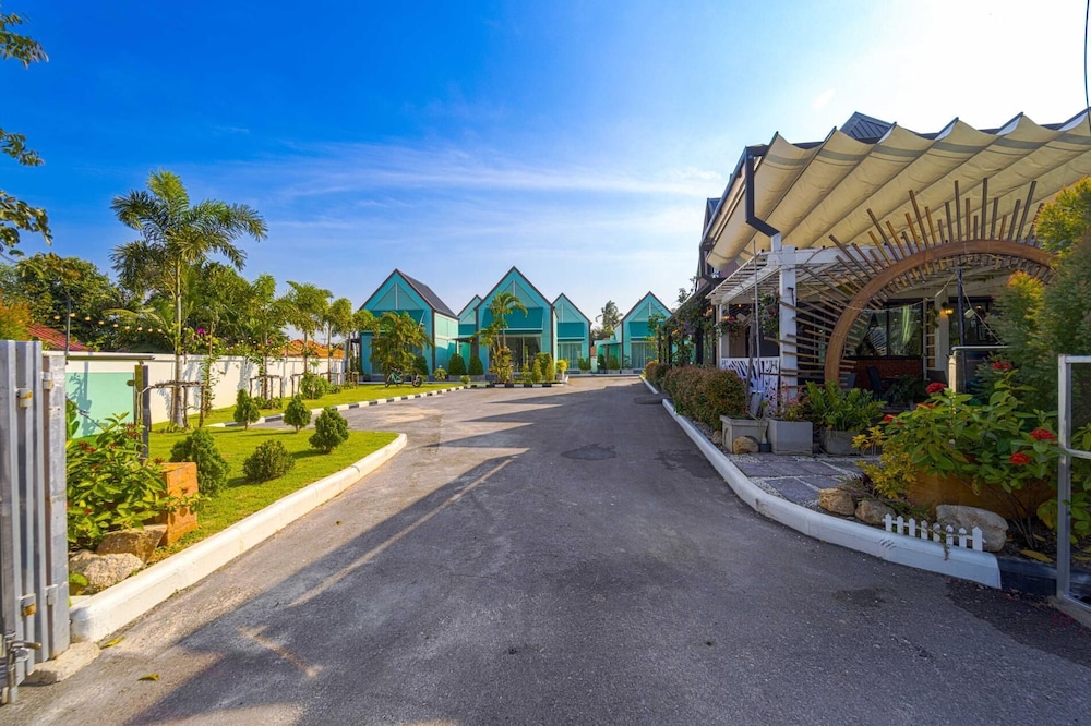 Beautiful new 7 Bedroom Villa Resort CT7