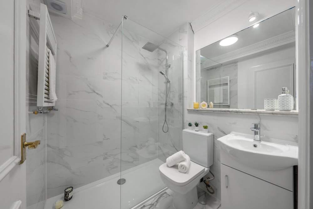 Charming 1BR Near Soho & Theatres