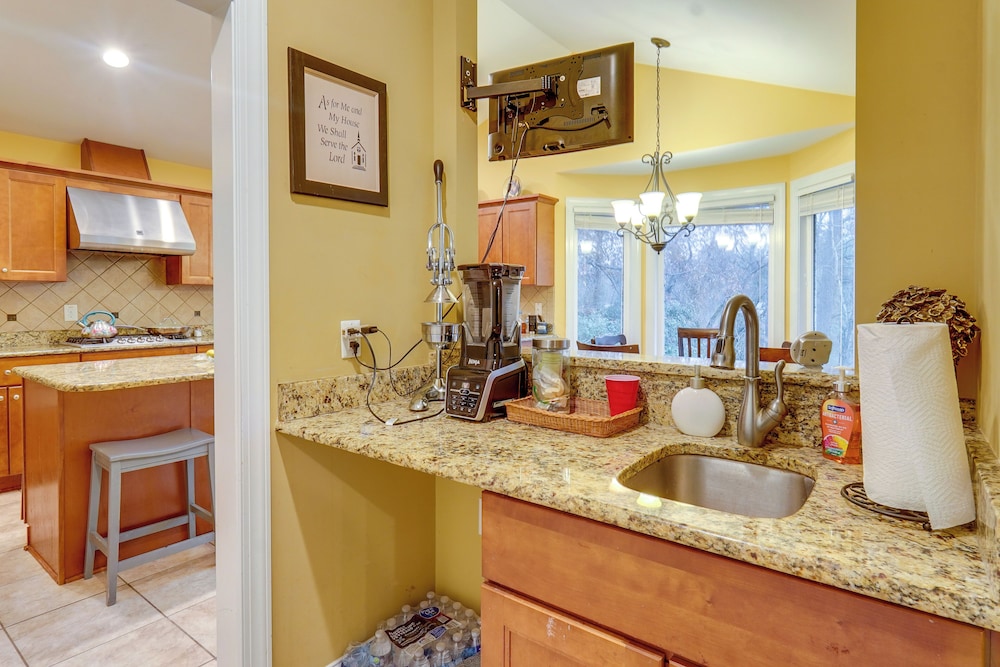 Spacious Lakefront Apt w/ Deck in Fayetteville!