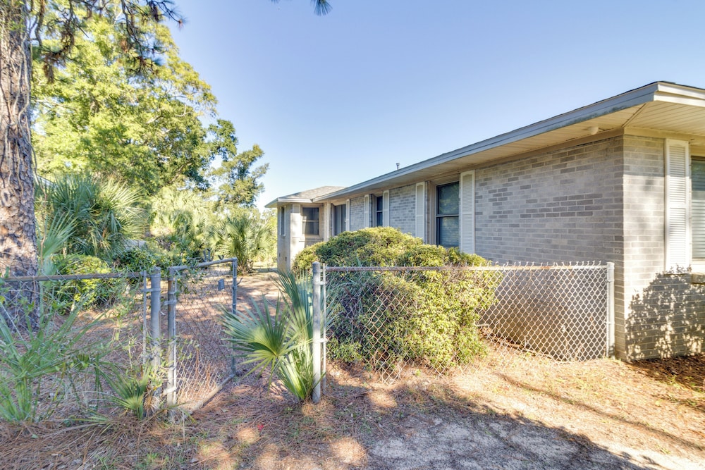 Home w/ Patio & Games Near Dtwn Pensacola!