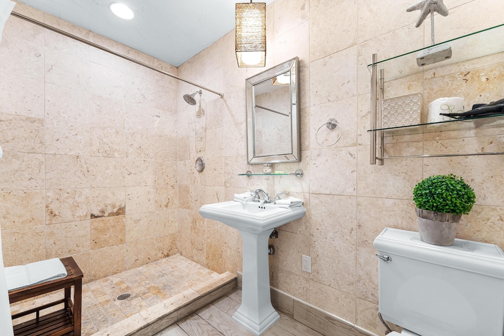 Crescent Street Villas By Beachside Mgt