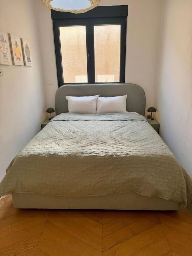 Seaview Hideaway- Premium Apartment