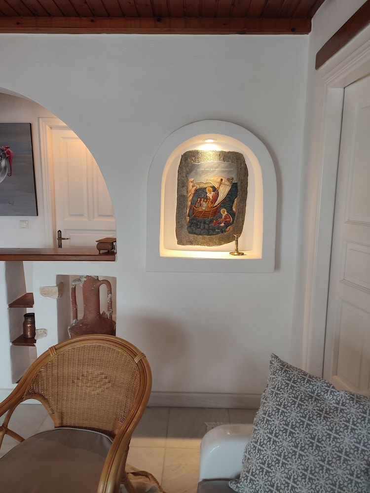 Ornos Beachside 2 Bd Stylish House
