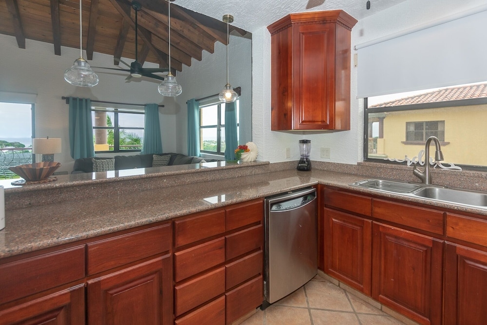 Pineapple Villa 442 2 Bedroom Condo by RedAwning view 4