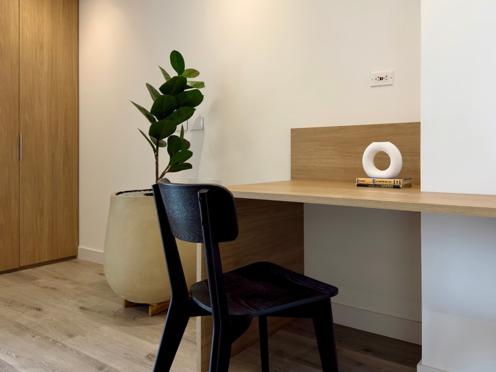 w Upscale Loft w Balcony in Santa B Rbara