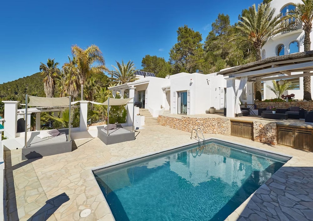 Beautiful Villa With sea Views