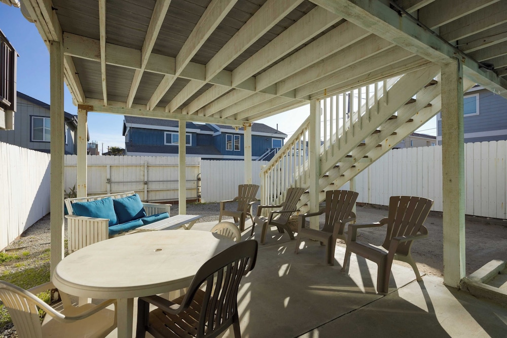 Steps to Beach w/ Patio+deck Foosball Happy Bottom Beach House by Avantstay