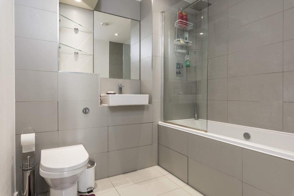 Sleek, Modern Flat in the Centre of the Town view 2