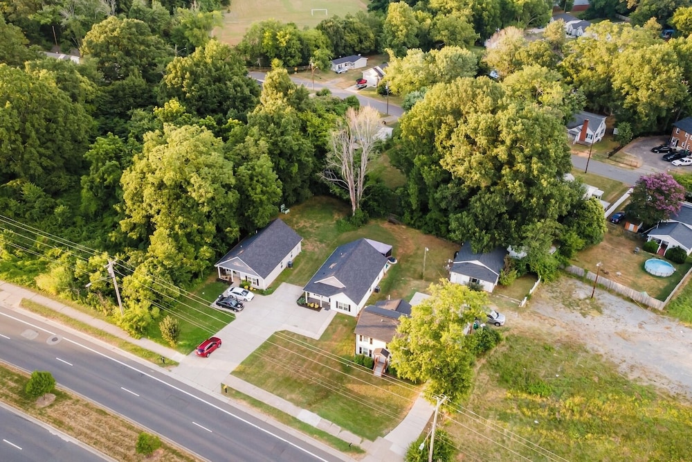 3BR Getaway Hot Tub, Games & Family Fun