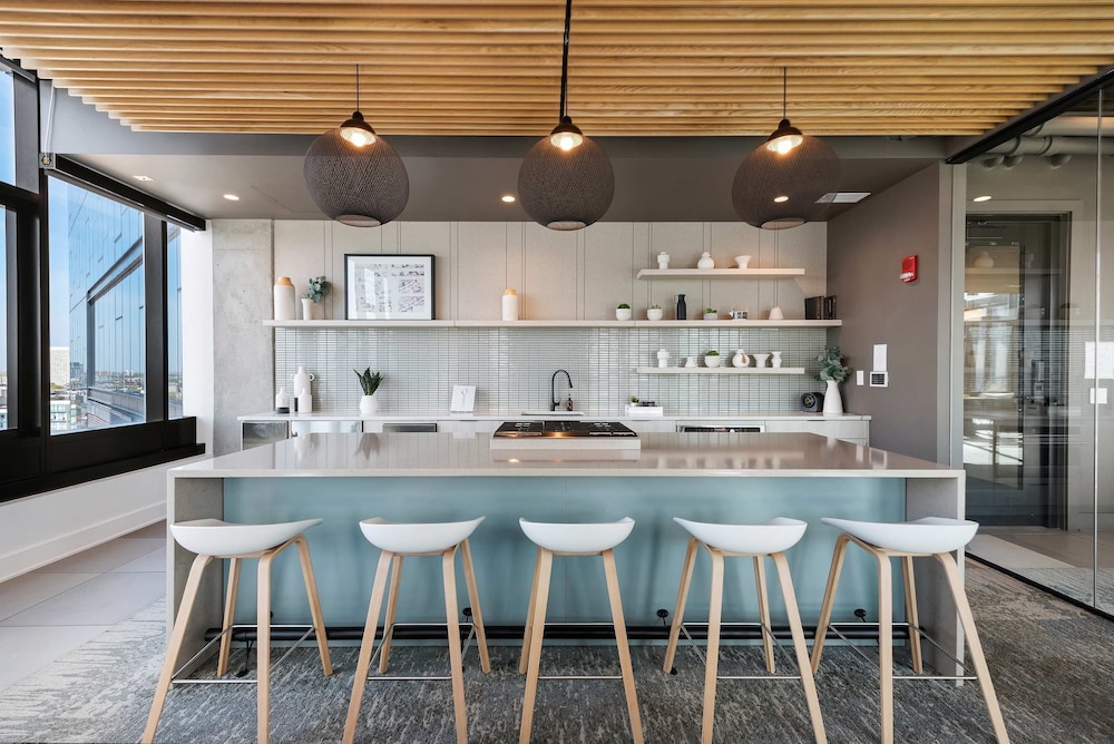 Skyline Penthouse Duo 6 Bedrooms for Large Groups