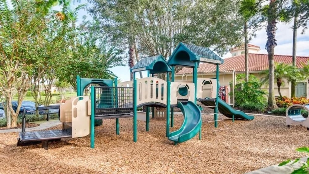 Emerald Magic - 5 Br W/ Private Pool -near Disney 5 Bedroom Villa