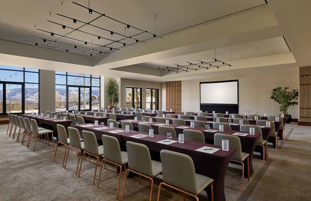 Modern 1 Bedroom Luxury Ski In, Ski Out Residence in Snowmass Base Village