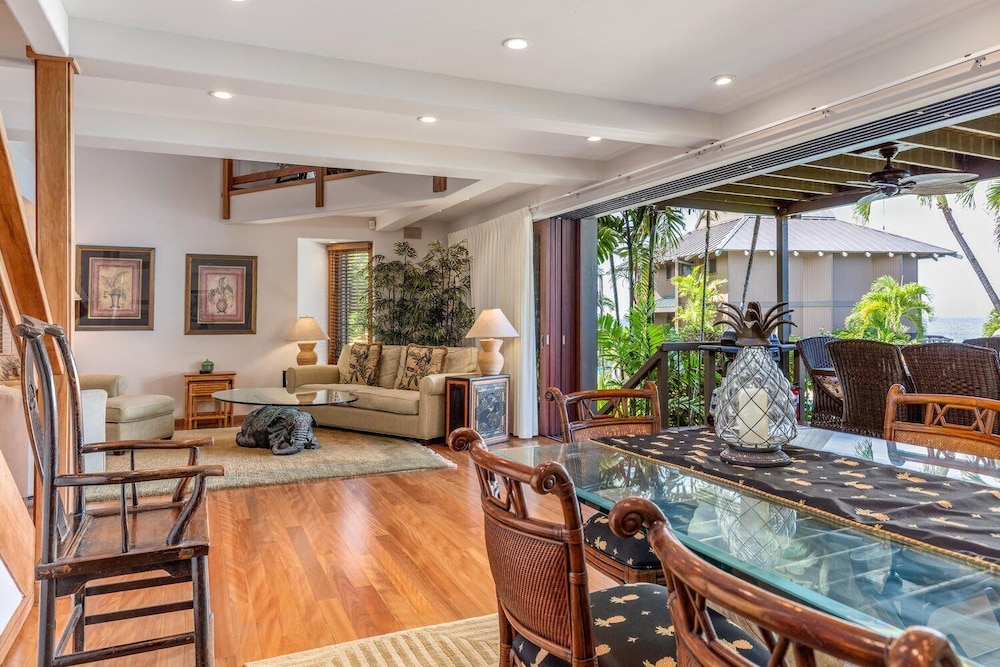 Air-conditioned Ocean Front Hawaii Townhome! - Sleeps 6 - Vrkcv
