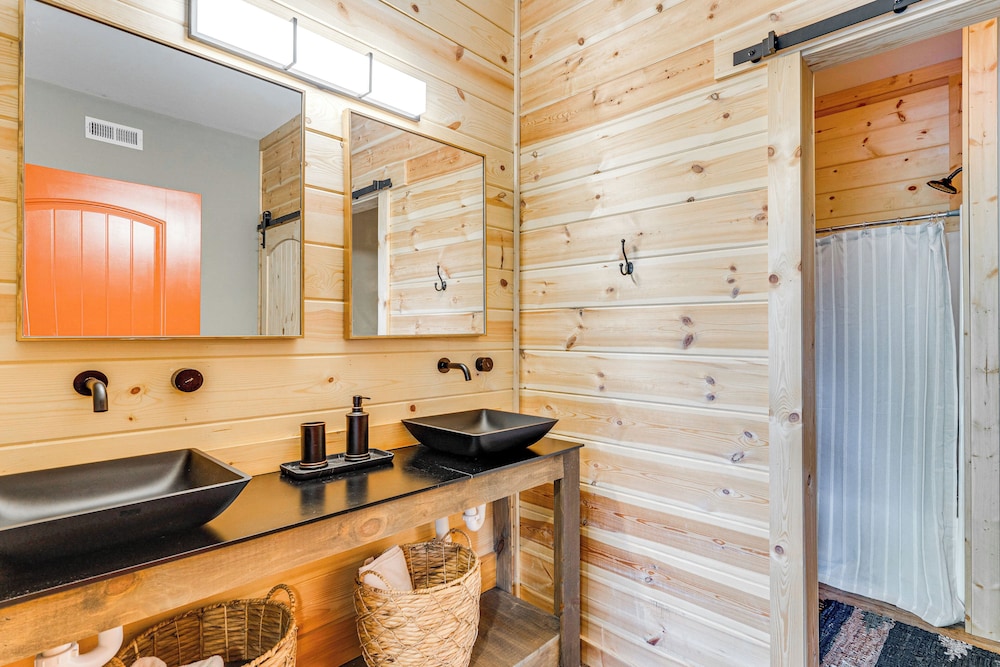 2 Decks, Grill, Hot Tub: Mountain Cabin in Murphy view 5