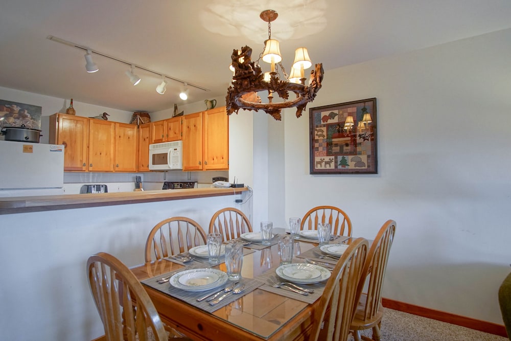 Camp 4 #2: 2 Bedrooms, 2.5 Baths: Slope Side, Gas Fireplace