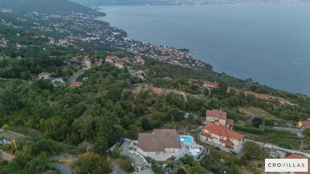Villa Lauriana Nearby Opatija - Crovillas