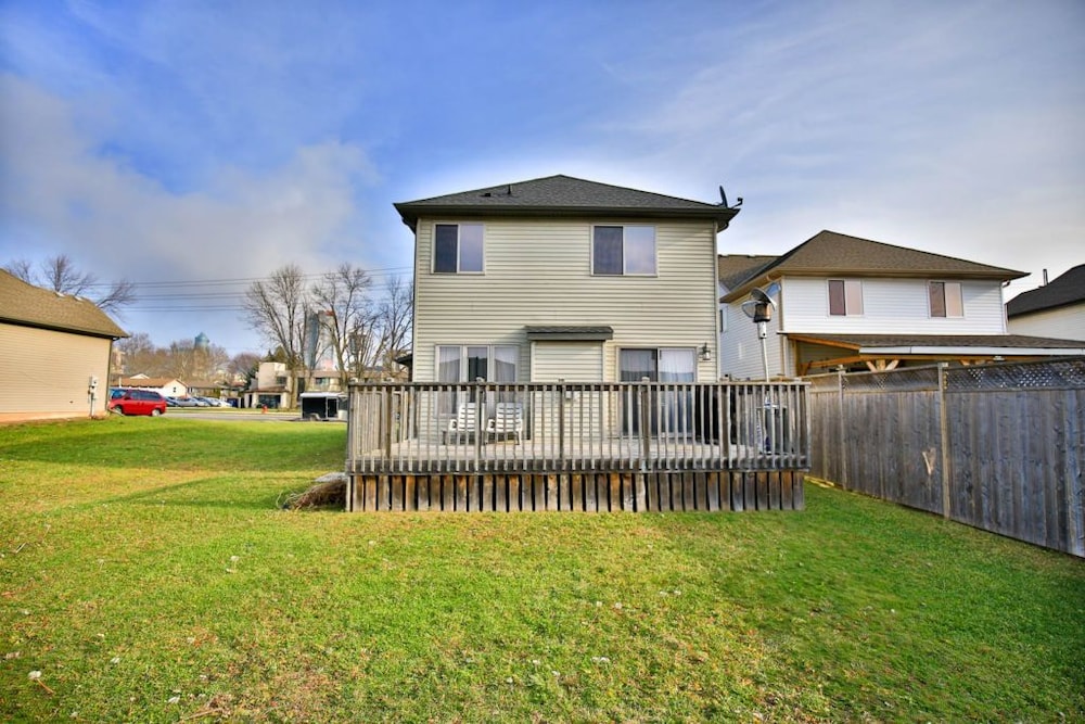 Fallsview Family Home