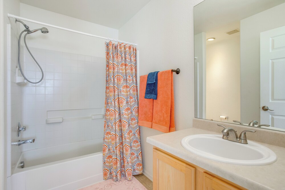 16 Mi to Dtwn Denver: Cozy Townhome w/ Patio!