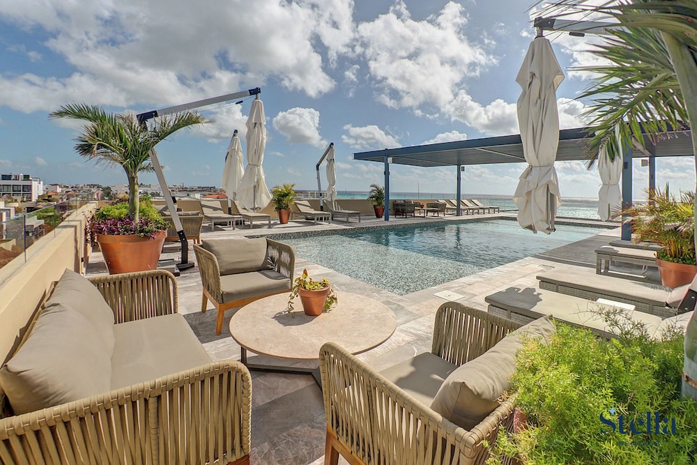Condos with Oceanview Rooftop Pool