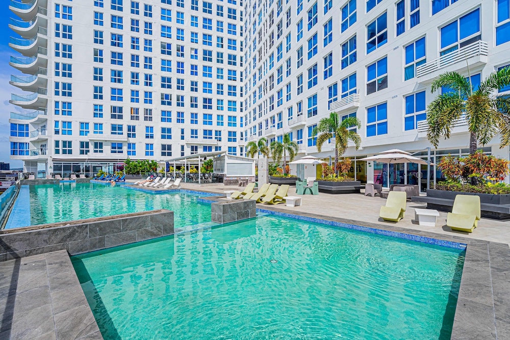 w Dreamy 1BR w Stunning Cinta Costera Views