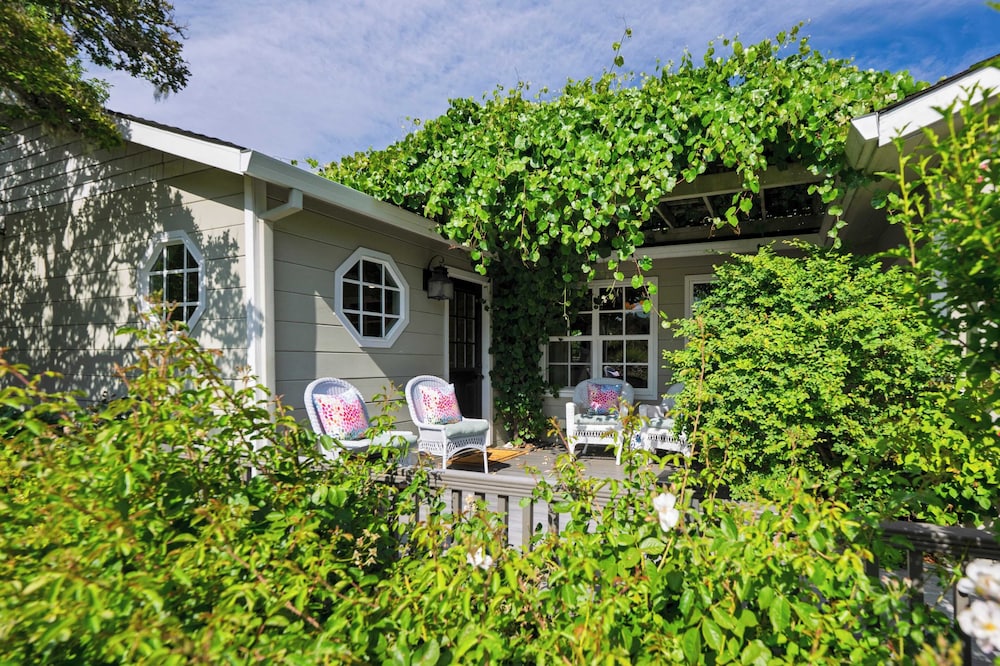 Glen Ellen Escape 5BR Retreat w/ Pool, Hot Tub, Hammocks & Vineyard Views