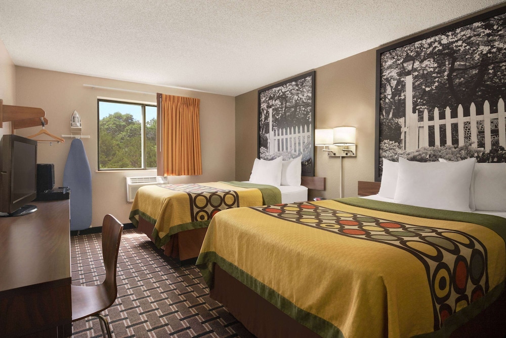 Super 8 by Wyndham Mayfield view 3