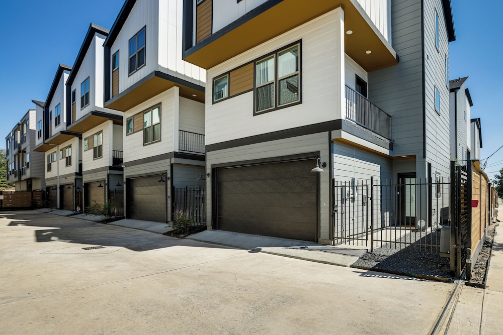 Your Houston HQ! Modern Unit w/ Yard & Workspace