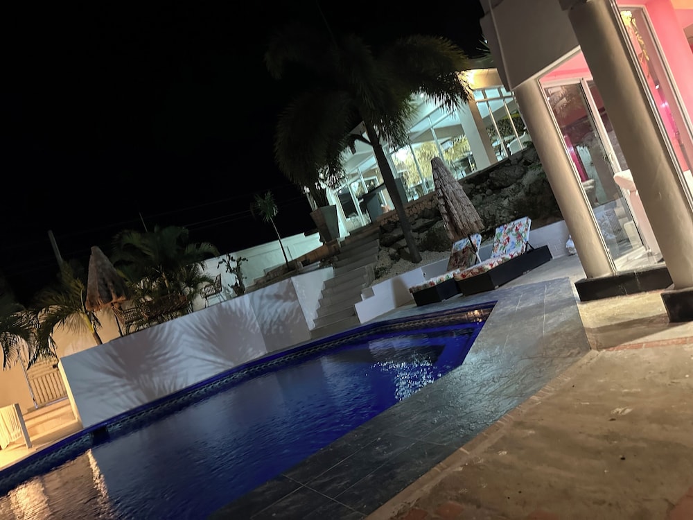 Onyx luxury rd