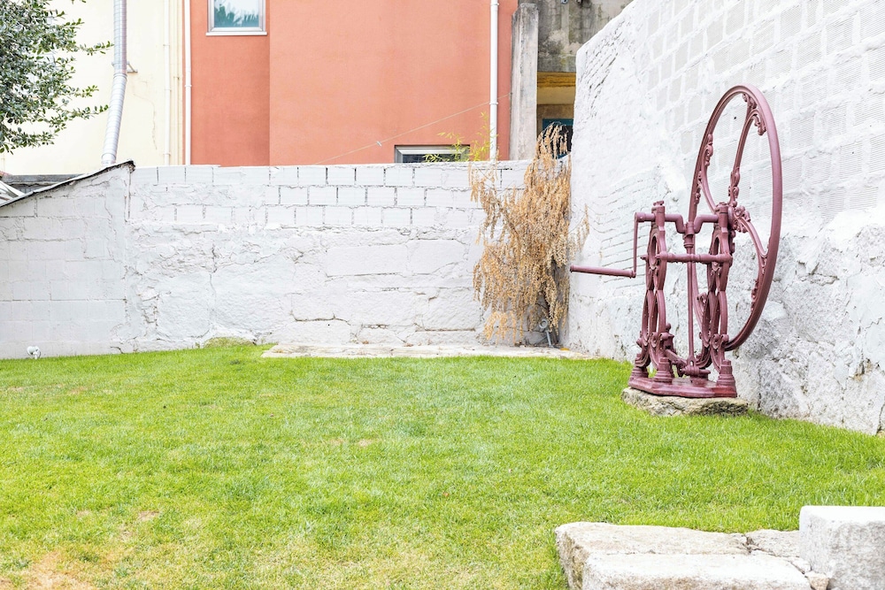 Acm002 Bombarda Homes, Pet Friendly Garden House