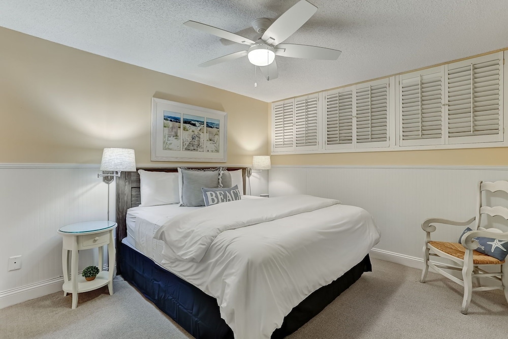 Ketch Courtyard 405 2 Bedroom Condo