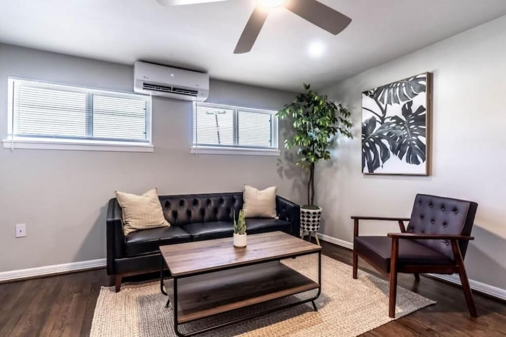 Stylish 1BR Urban Retreat