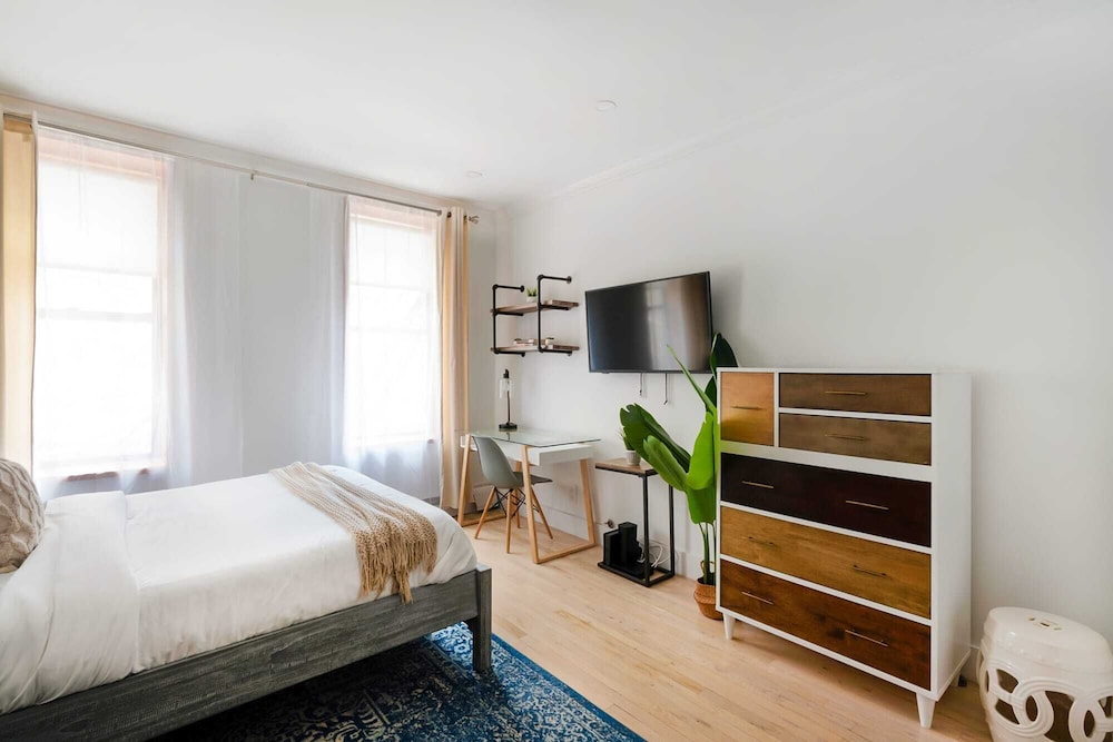 1597 New York Apt