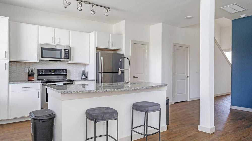 Landing Apartments Waller