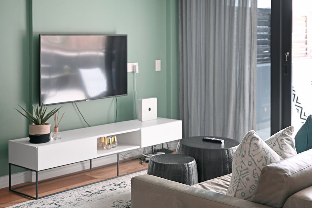 Two Bedroom Green Point Rooftop Pool BBQ