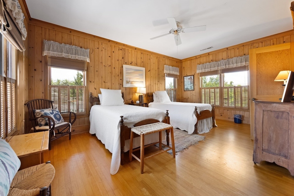 Pawleys Island Vacations - Natural And Serene Home Away From Home 5 Bedroom Home by RedAwning - Property Image 5
