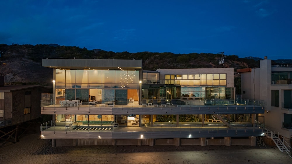 Malibu Glass Estate in Malibu view 2