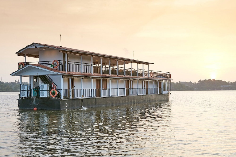 Houseboats By DAE Colombo