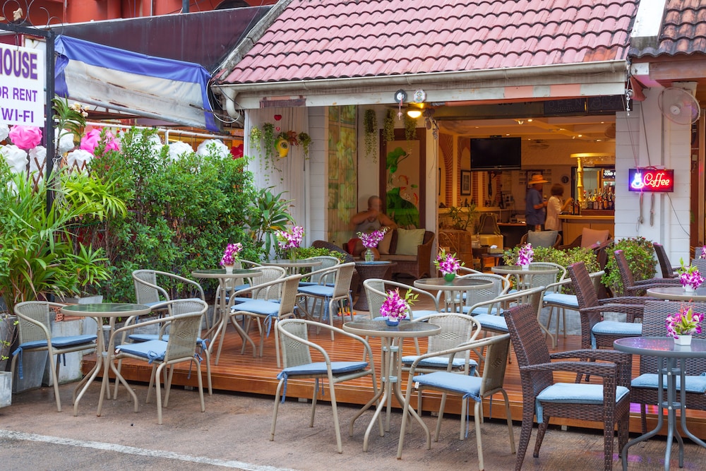 Karon Sunshine Guesthouse & Bar