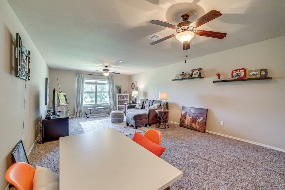 Tulsa Area Retreat w/ Trail Access + Private Patio