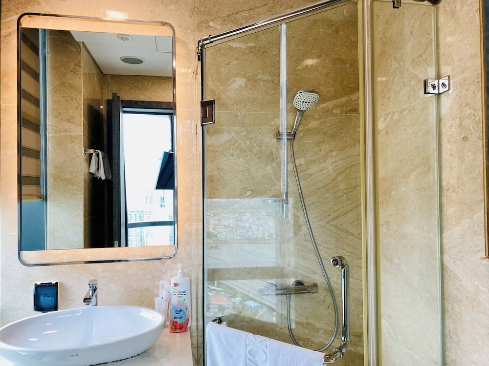 Serenity Serviced Apartments-Landmark 81