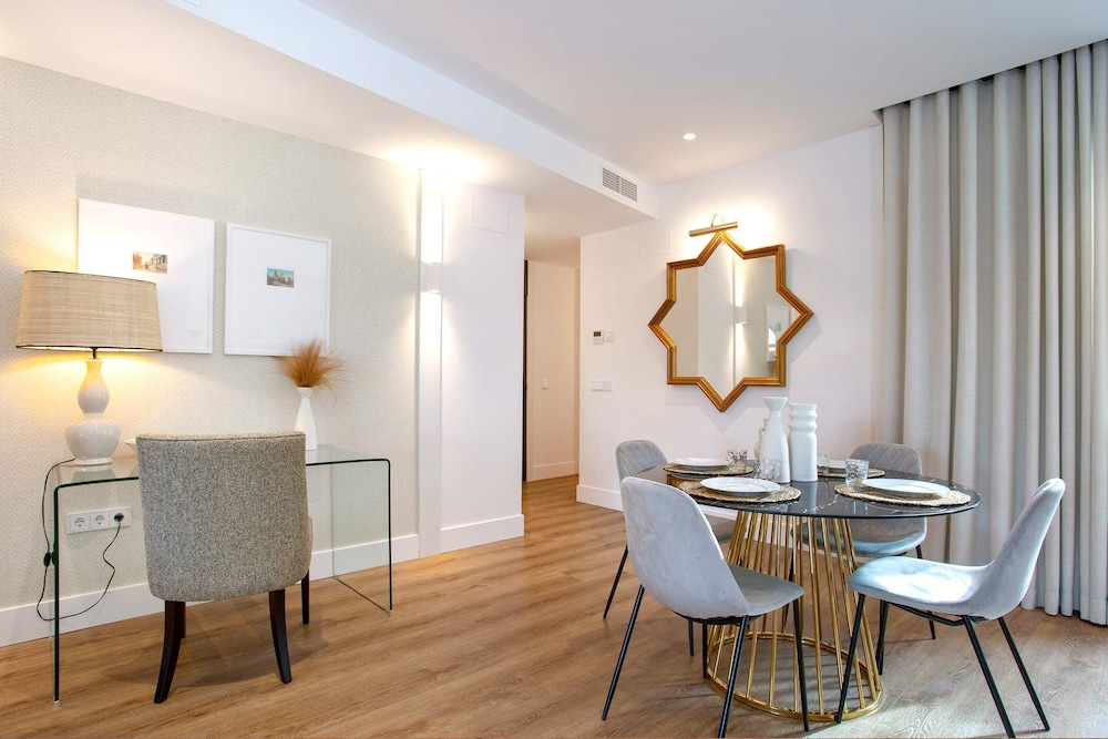 Luxury Apartment Torre del Oro View III