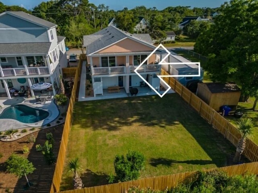 Coral Cottage 3 Bedroom Duplex by RedAwning