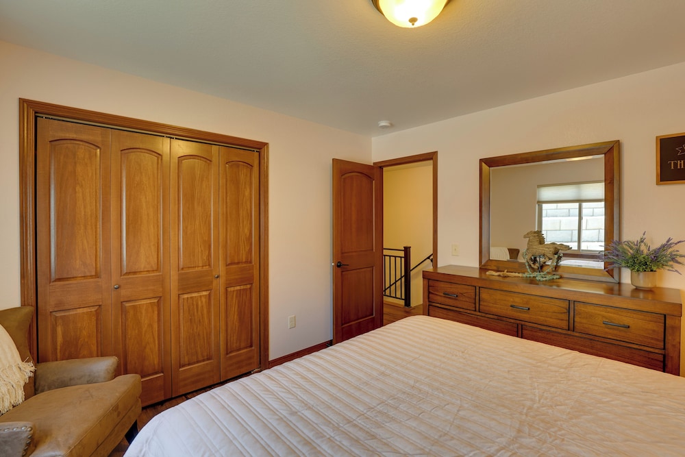 2 Mi to Downtown Sturgis: Quiet Ranch Home w/ View