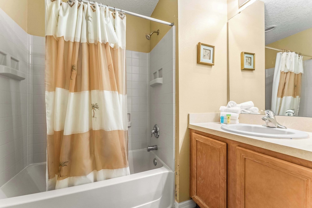 Tropical Oasis on Hypolita - Image 5