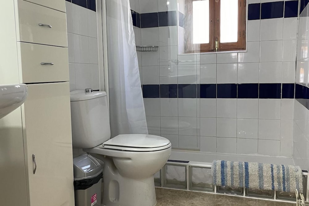 Lorca- Cottage - Sleeps 4 - pet Friendly - Pool