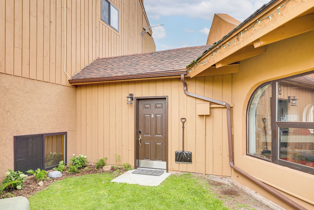 Ski-in/ski-out Condo in Upson - Walk to Lake