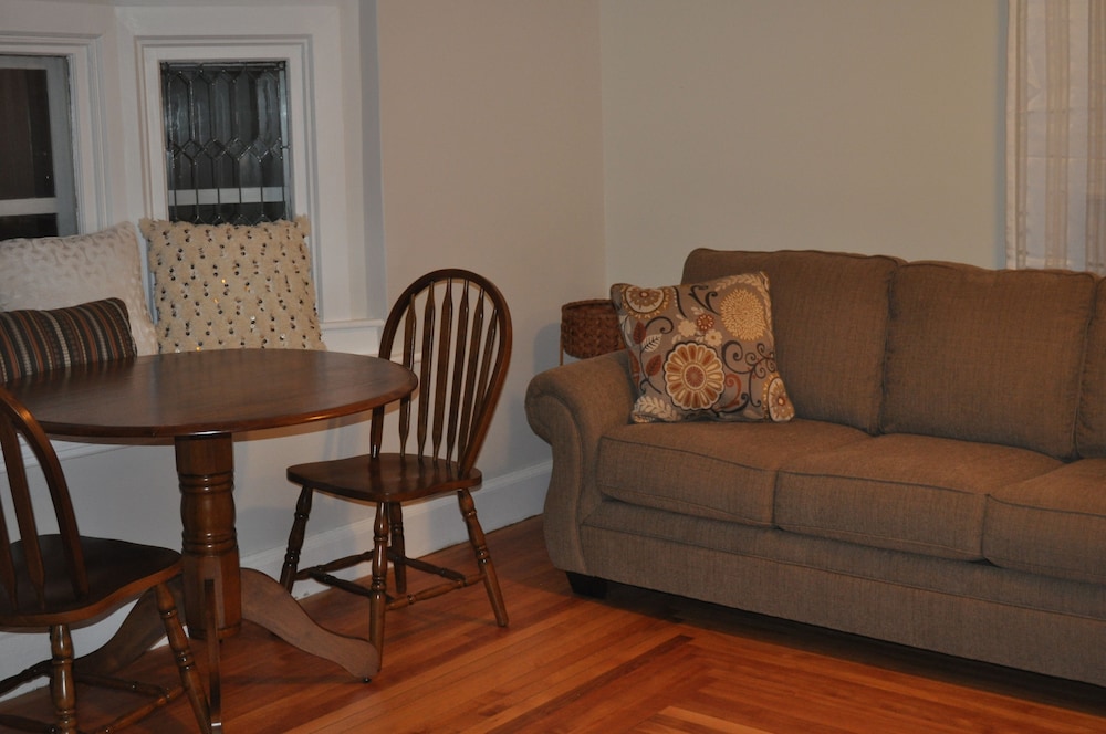 Summerside Vacations - Holman's Heritage Suites - Property Image 11